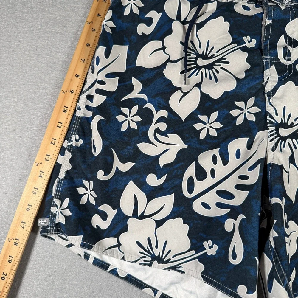 Vintage Quiksilver Silver Edition Mens Navy Blue Floral Board Shorts Size 33‎